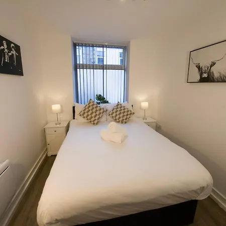 Plenty Of Parking Available; 3 Bedroom Apartment By Property Promise Cardiff Extérieur photo
