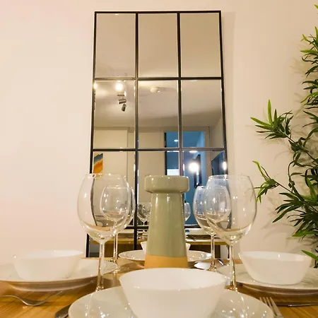 Plenty Of Parking Available; 3 Bedroom Apartment By Property Promise Cardiff Extérieur photo