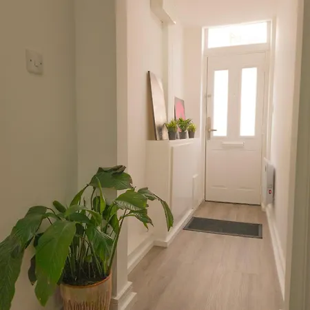 Plenty Of Parking Available; 3 Bedroom Apartment By Property Promise Cardiff Extérieur photo