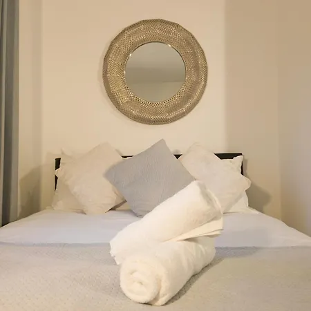 Plenty Of Parking Available; 3 Bedroom Apartment By Property Promise Cardiff Extérieur photo