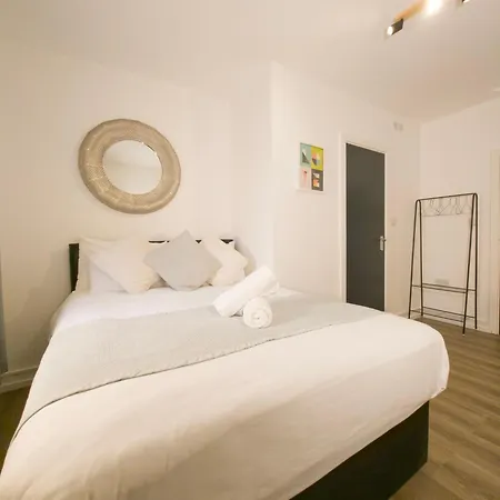 Plenty Of Parking Available; 3 Bedroom Apartment By Property Promise Cardiff Extérieur photo