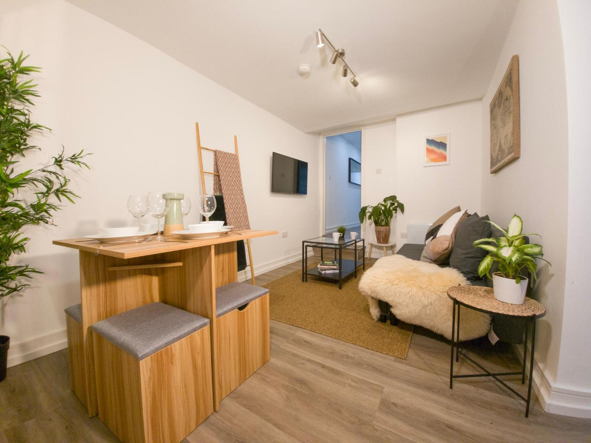 Apartment Plenty Of Parking Available; 3 Bedroom By Promise *